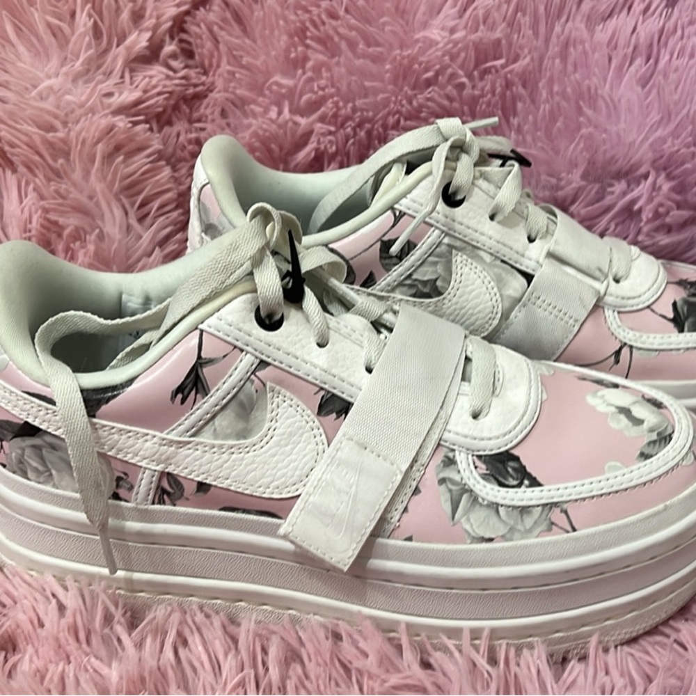 High End NIKE VANDAL 2K LX FLORAL LADIES Platform shoes SIZE 9 (US sizing )